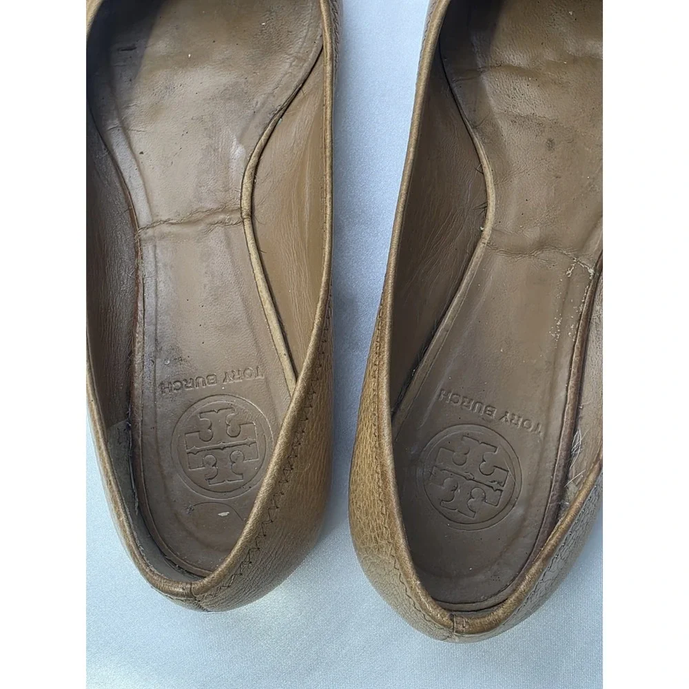 Tory Burch Women's Tan‎ Brown Pebbled Leather Medallion Logo Ballet Flats 8M